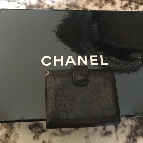 💰SOLD-Authentic Chanel caviar leather logo wallet - Picture 2 of 7